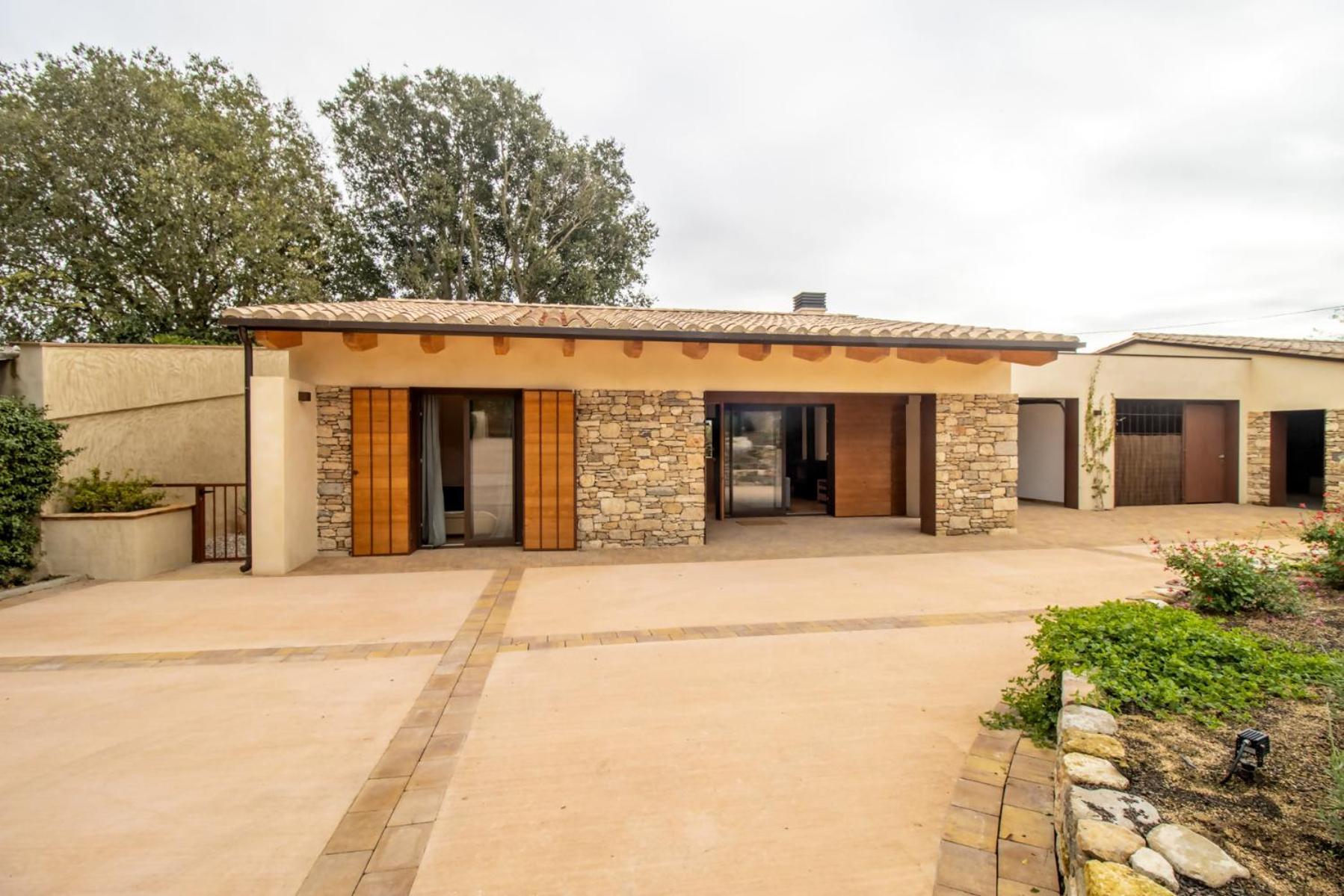 Casa Gessami En El Pla De Lestany * Camos (Catalonia)
