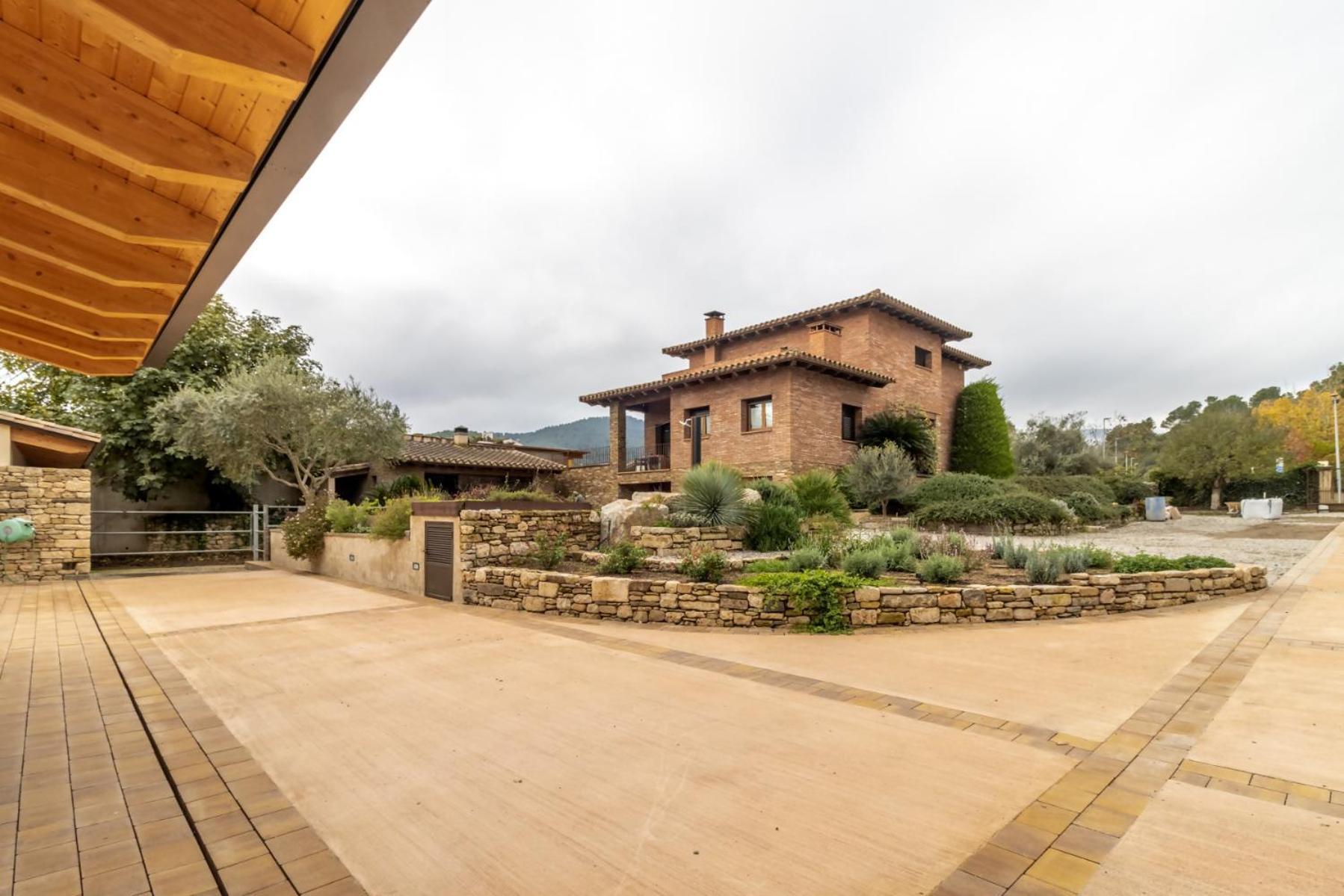 Casa Gessami En El Pla De Lestany * Camos (Catalonia)